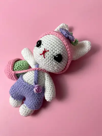 Bunny with Basket Amigurumi Pattern step 3 - details and accessories