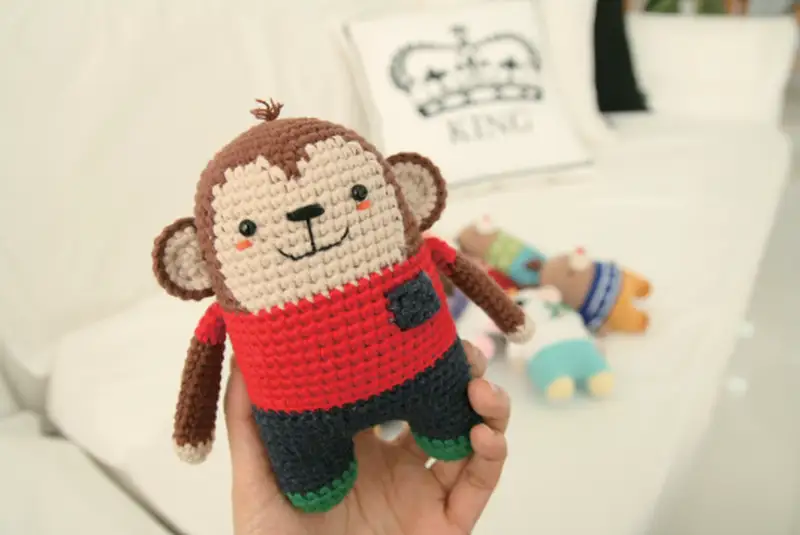 Free Intermediate crochet pattern: Minimals Monkey Amigurumi Pattern - Easy to follow tutorial