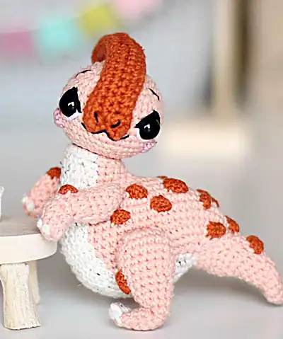 Parasaurolophus Ginny Amigurumi Pattern step 4 - final assembly and finishing