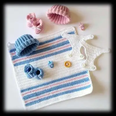 Hospital Set Crochet Pattern step 2 - assembly progress