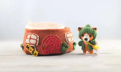 Mr. Fox and His House Amigurumi Pattern step 1 - construction progress