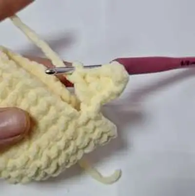 Duck No Sew Amigurumi Pattern step 3 - details and accessories