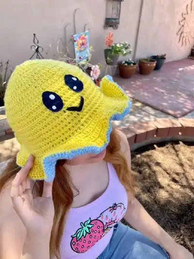 Reversible Octo Mood Hat Pattern step 3 - details and accessories