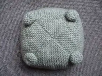 Bonsai Tree Amigurumi Pattern step 3 - details and accessories