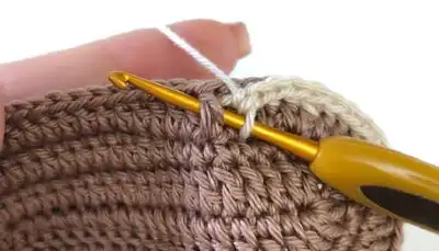 Baby Sneakers Crochet Pattern step 3 - details and accessories
