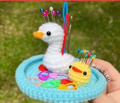 Duck and Goose Trinket Tray Amigurumi Pattern step 4 - final assembly and finishing
