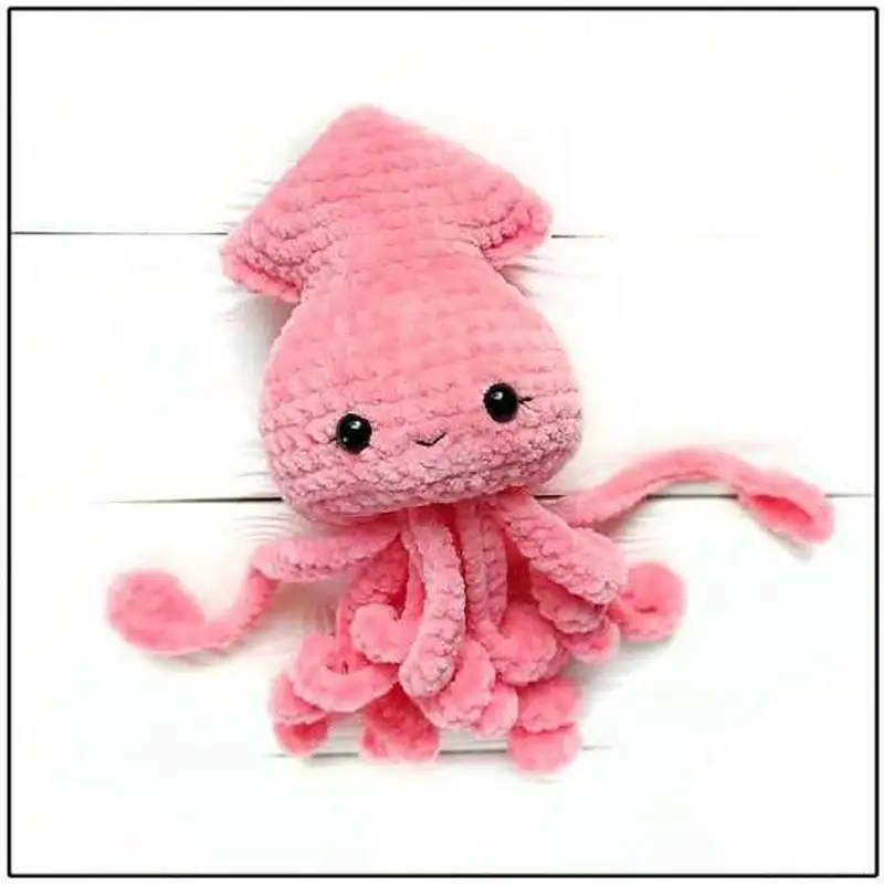 Free Beginner Friendly crochet pattern: Squid Amigurumi Pattern - Easy to follow tutorial