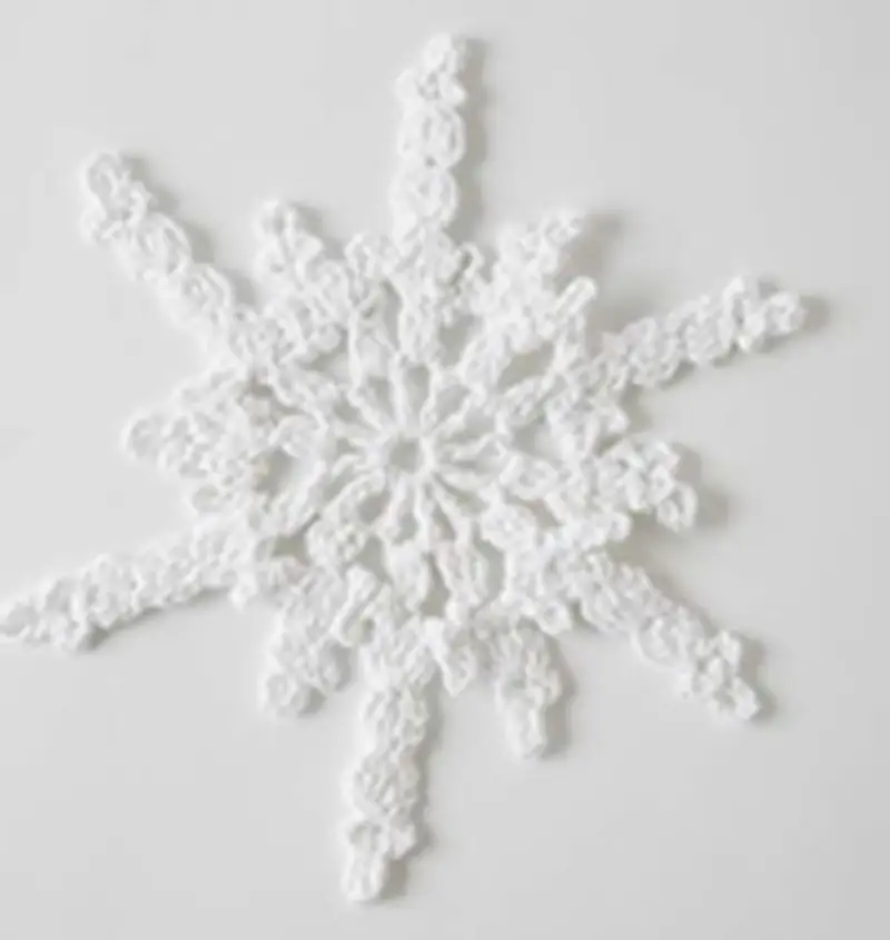 Free Intermediate crochet pattern: Twinkling Snowflakes Crochet Pattern - Easy to follow tutorial