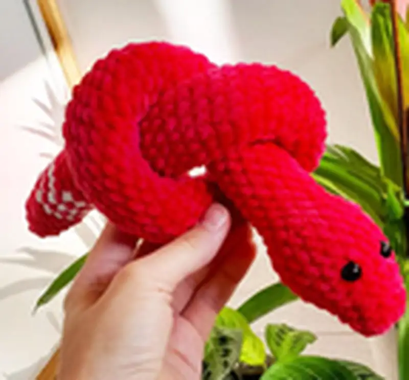 Free Beginner Friendly crochet pattern: Plush Snake Amigurumi Pattern - Easy to follow tutorial