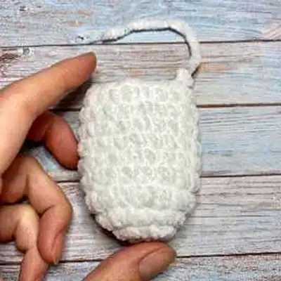 Snowman Amigurumi Pattern step 3 - details and accessories