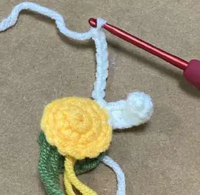 Daisy Flowers Car Hanging Pattern step 3 - details and accessories