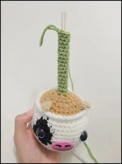 Planter Crochet Amigurumi Pattern step 4 - final assembly and finishing
