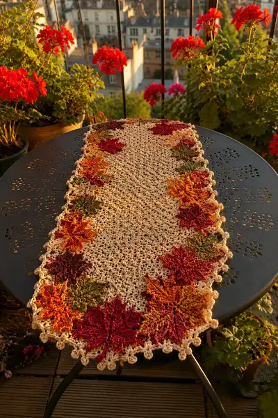 Autumn Leaf Garland Table Runner Pattern step 1 - construction progress