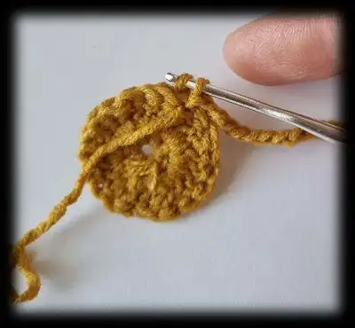 Snail Amigurumi Pattern step 3 - details and accessories