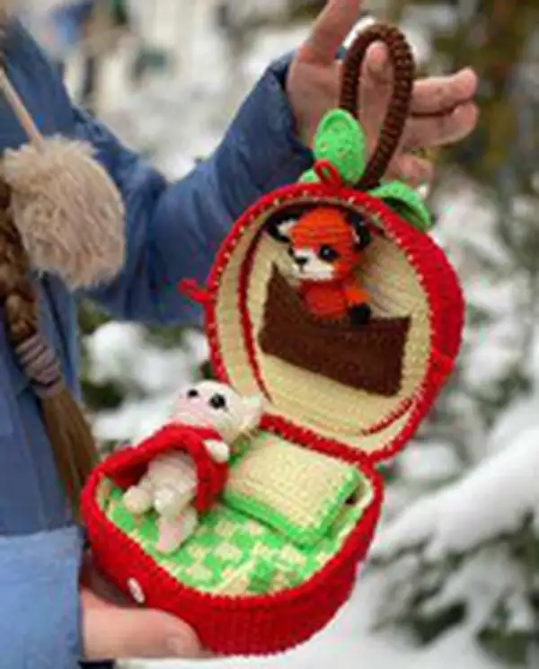 Foxes in the Apple Bag Amigurumi Pattern