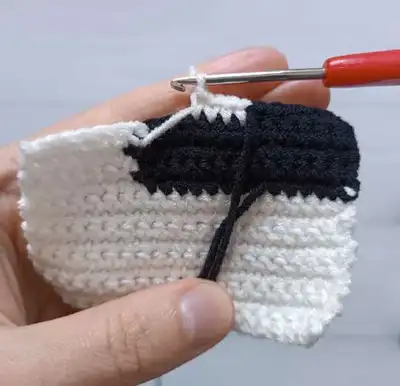 Cat with a cup Crochet Pattern step 4 - final assembly and finishing