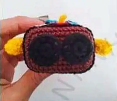 SpongeBob SquarePants Amigurumi Pattern step 2 - assembly progress