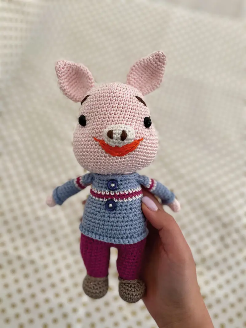 Free Intermediate crochet pattern: Pinky Pig Amigurumi Pattern - Easy to follow tutorial