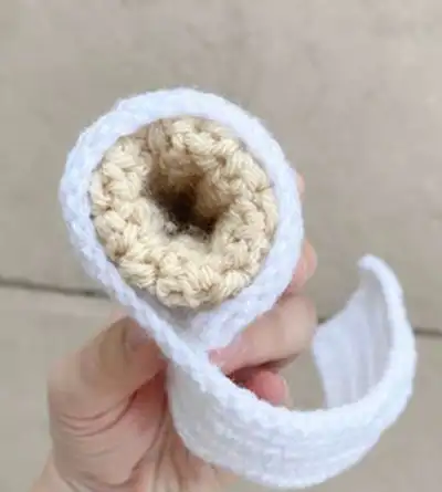 Angry Toilet Paper Amigurumi Pattern step 3 - details and accessories