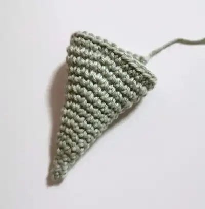 Tommy the T-Rex Amigurumi Pattern step 3 - details and accessories