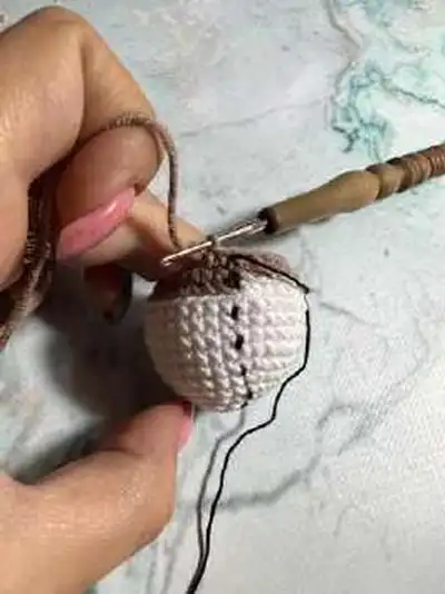 Baby on a Walk Amigurumi Pattern step 3 - details and accessories
