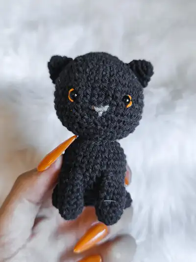 Gatitos Amigurumi Pattern step 1 - construction progress