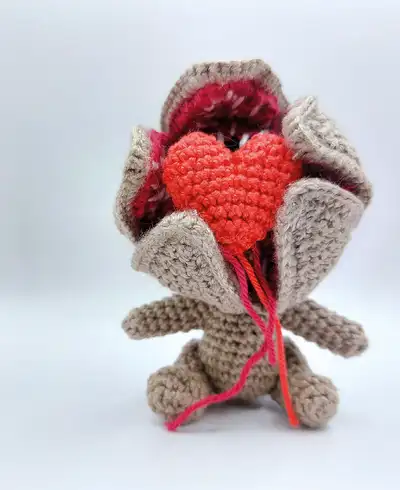 Demodog Amigurumi Pattern step 2 - assembly progress