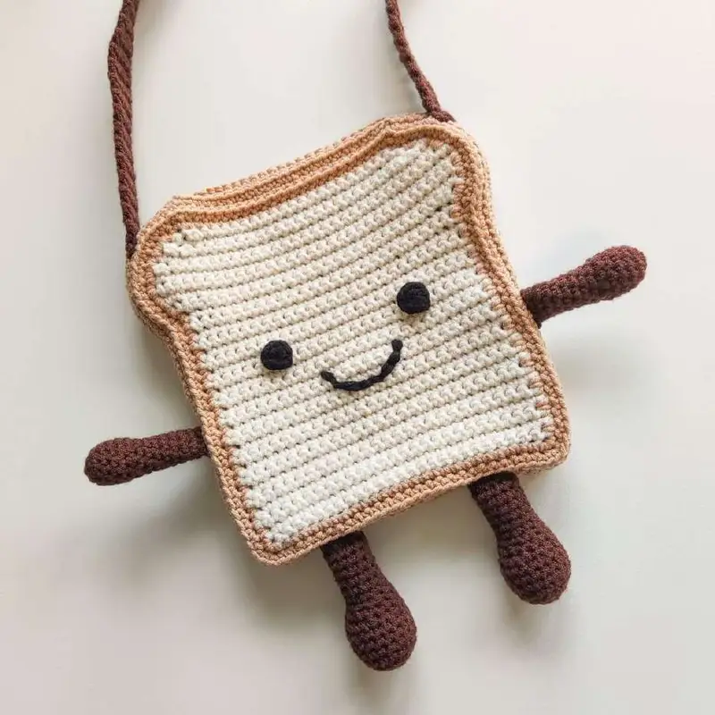 Free Intermediate crochet pattern: Toastie Bread Bag Amigurumi Pattern - Easy to follow tutorial