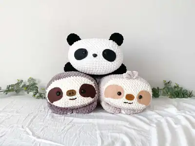 Giant Sloth Amigurumi Pattern step 3 - details and accessories