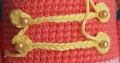 The Nutcracker Amigurumi Pattern step 3 - details and accessories