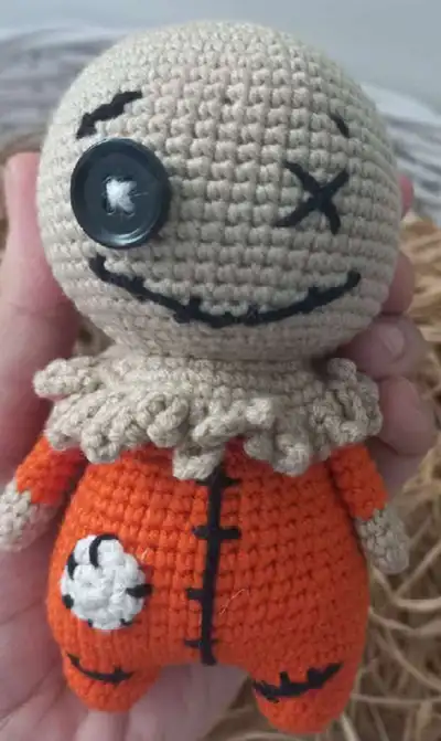 Trick or Treat Sam Amigurumi Pattern step 3 - details and accessories