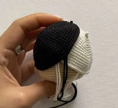 Doll Cruella Amigurumi Pattern step 4 - final assembly and finishing