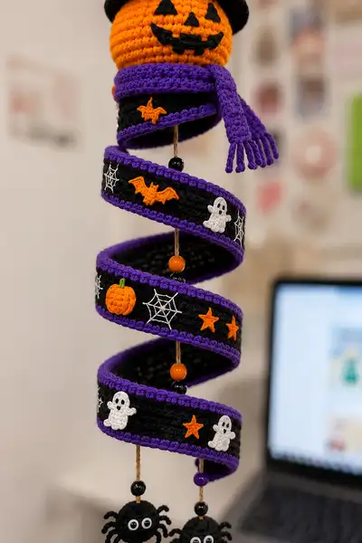 Halloween Spooky Spiral Pumpkin Mobile Amigurumi Pattern step 2 - assembly progress