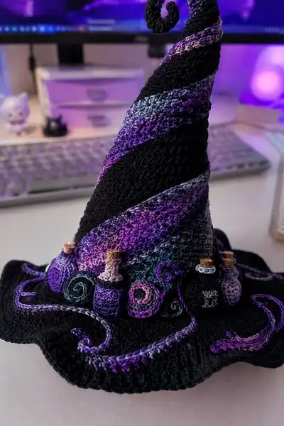 Giant Swirl Potion Witch Hat Pattern step 2 - assembly progress