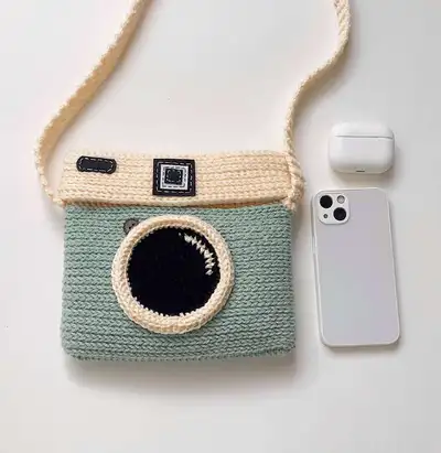 The Camera Crochet Bag & Purse Pattern step 1 - construction progress