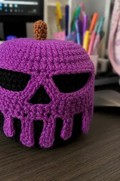 Halloween Poisoned Apple Amigurumi Pattern step 2 - assembly progress