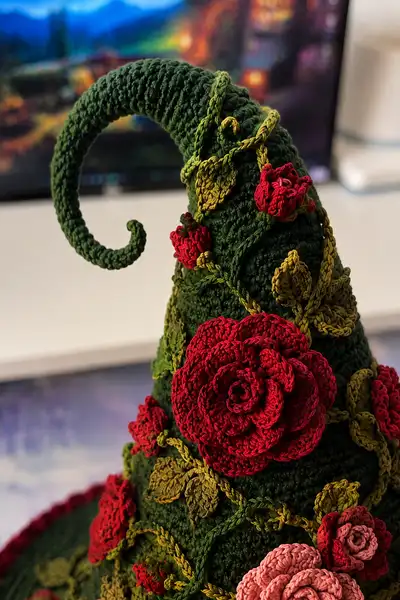 Big Rose Garden Spiral Witch Hat Pattern step 2 - assembly progress