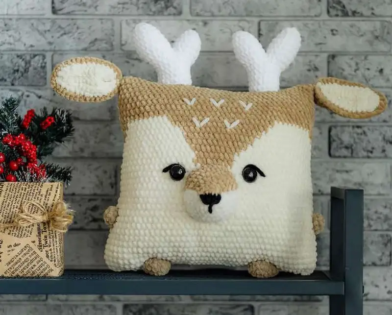 Free Intermediate crochet pattern: Pillow Reindeer Amigurumi Pattern - Easy to follow tutorial
