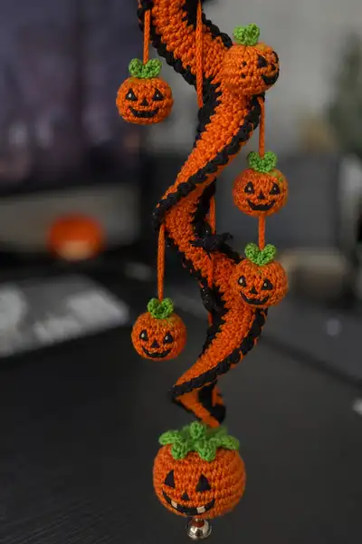 Spooky Pumpkin Spiral Amigurumi Pattern step 2 - assembly progress