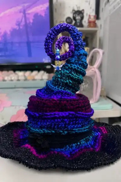 Spooky Twisty Witch Hat Amigurumi Pattern step 2 - assembly progress