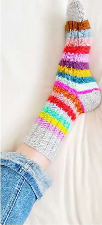 The Slip Rib Socks Pattern step 4 - final assembly and finishing