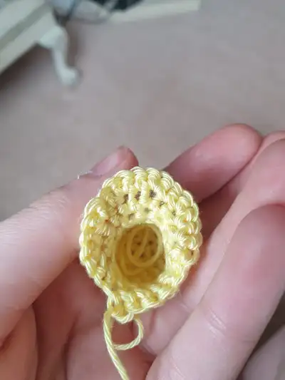 Daisy The Duck Amigurumi Pattern step 3 - details and accessories