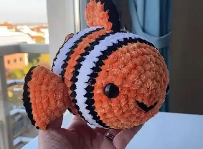 Nemo The Clown Fish Amigurumi Pattern step 1 - construction progress