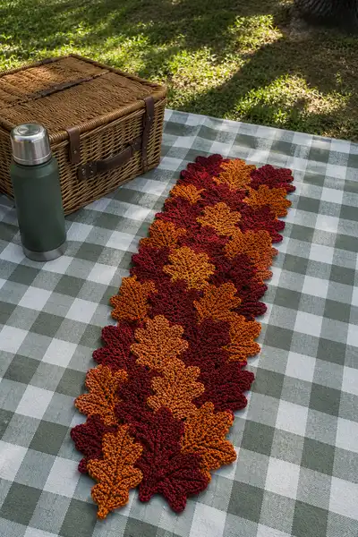 Detached Oak Leaf Strip Table Runner in Amber and Burgundy Pattern step 1 - construction progress