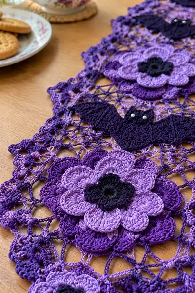 Detached Spooky Flower and Bat Halloween Table Runner Pattern step 2 - assembly progress