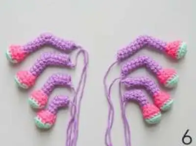Spinderella The Spider Amigurumi Pattern step 4 - final assembly and finishing