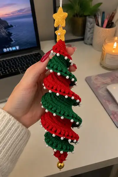 Spiral Layered Christmas Tree Ornament Pattern step 1 - construction progress