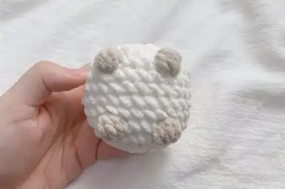 The Little Sheep Amigurumi Pattern step 3 - details and accessories