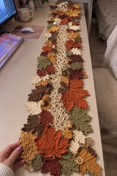 Autumn Maple Leaf Table Runner Pattern step 1 - construction progress