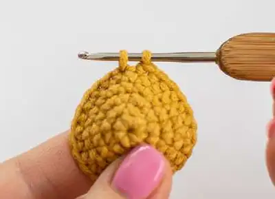 Yumi the Dachshund Bicolor Amigurumi Pattern step 2 - assembly progress